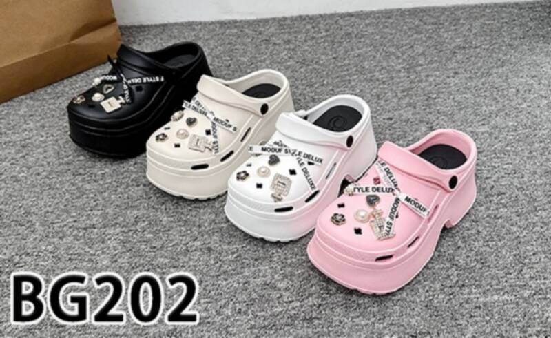 Klapki damskie Roz 36-41 / 12 par 2